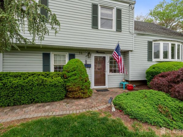 14 Sterling Ct, East Brunswick, NJ 08816
