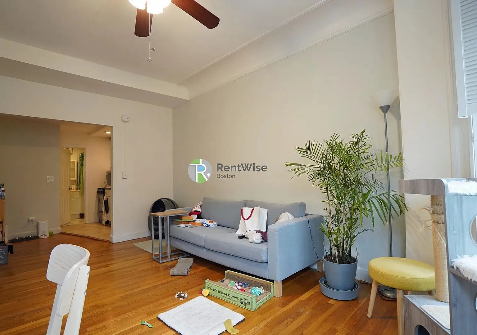 No Brokers Fee, No Security Deposit Unit in Back Bay. — Photo 3