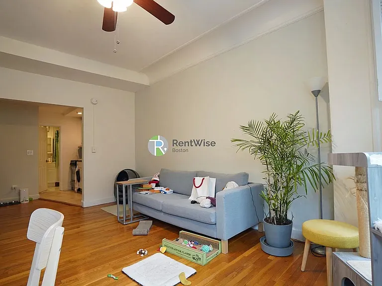 531 Beacon St #D2 — Photo 3