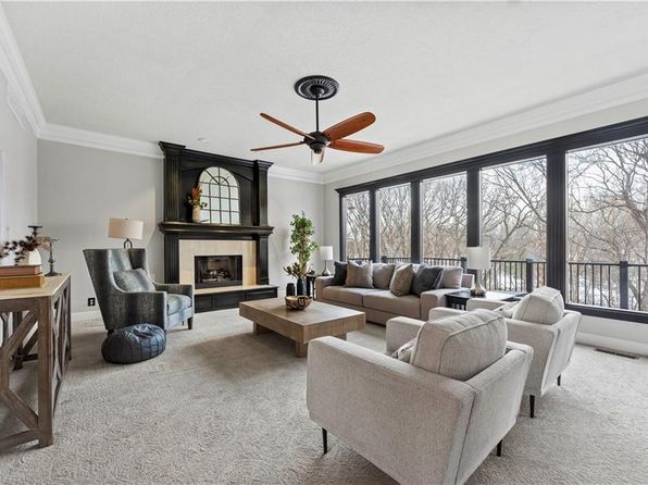 4507 N Mulberry Dr, Kansas City, MO 64116
