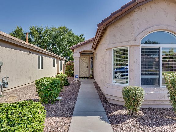 3rd image of 929 E Montoya Ln