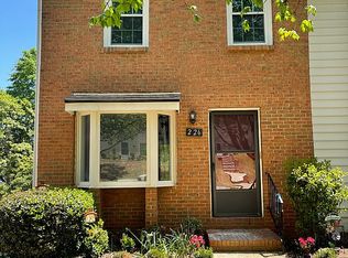 226 High Creek Dr, Roswell, GA 30076