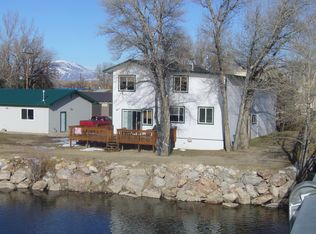 102 N Veterans St, Saratoga, WY 82331