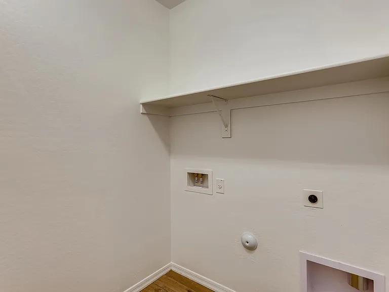 10819 W Lincoln St — Photo 25