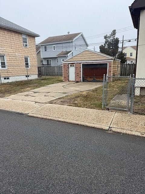 1st image of 8 Bevy Ct