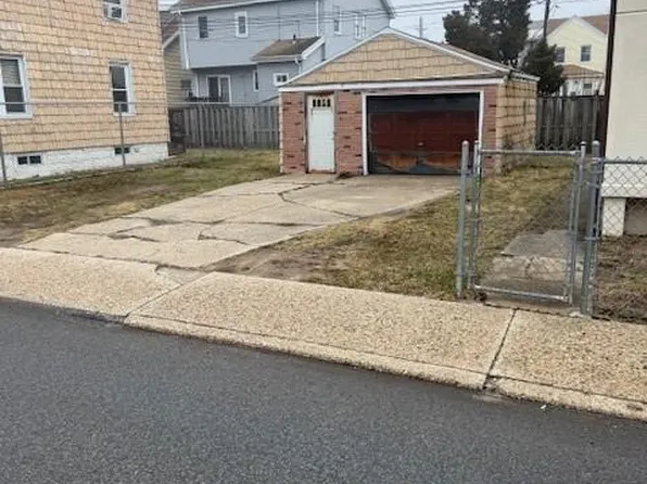 8 Bevy Ct, Brooklyn, NY 11229