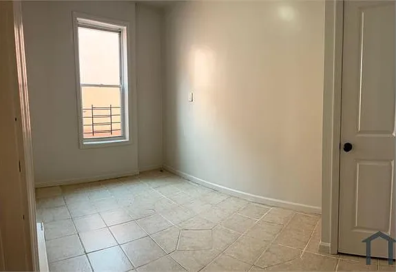 1256 Stratford Ave #2D — Photo 1