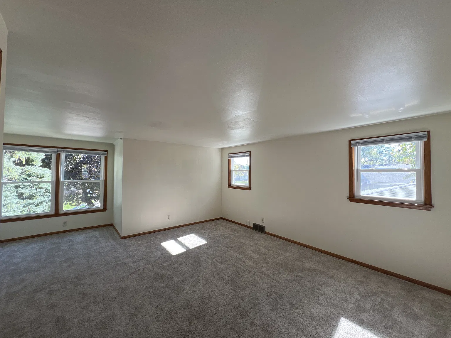 1728 Cleveland Ave - Upper — Photo 2