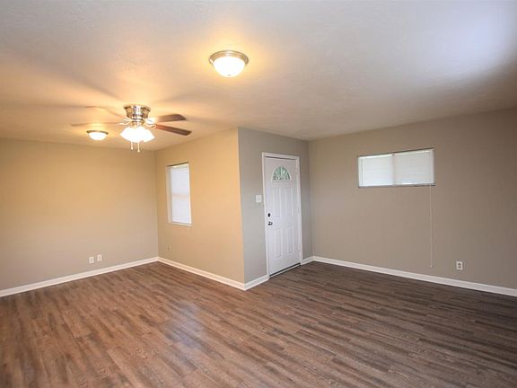 2nd image of 1601 Broadmoor Dr