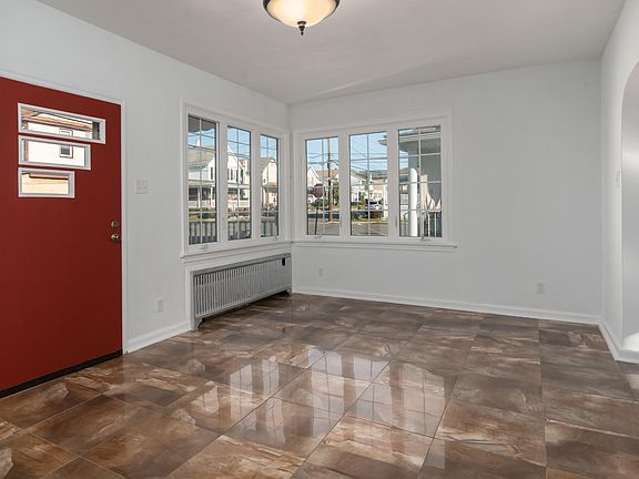2nd image of 204 Sussex St