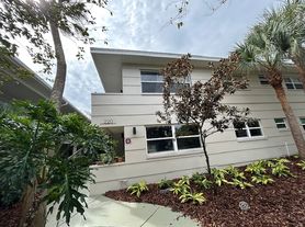 220 6th Ave N