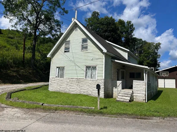 1213 Plum Run Rd, Mannington, WV 26582