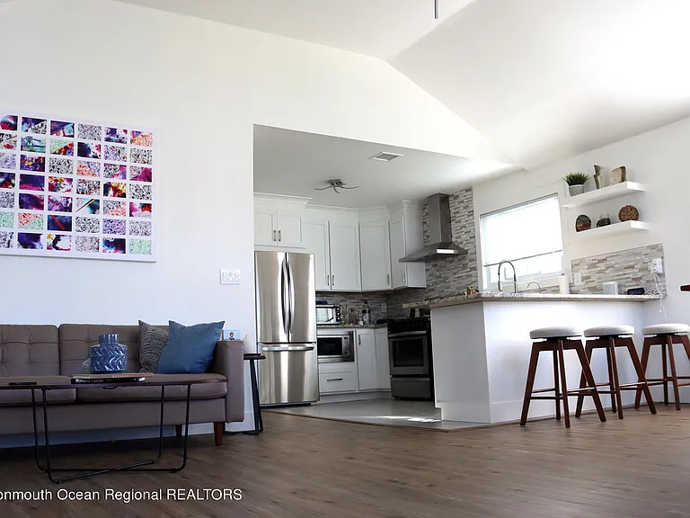 111 Long Branch Ave — Photo 5