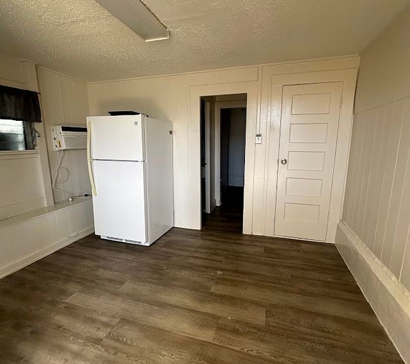2nd image of 1804 Lusitana St #E