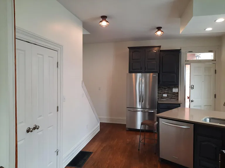 254 E Sycamore St — Photo 12