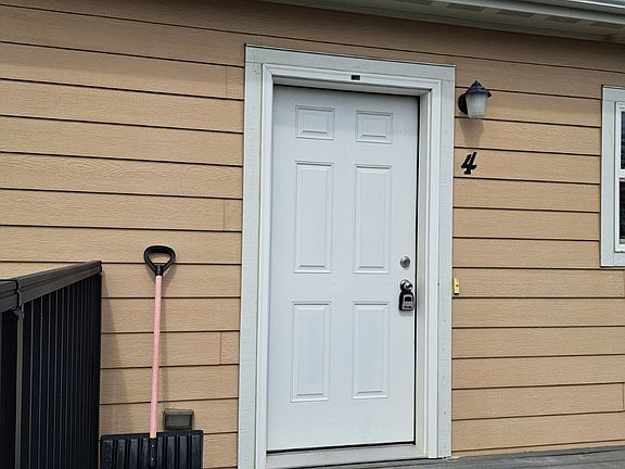 2nd image of 418 Roxy Ln #4