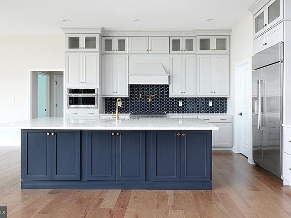 4th image of 233 Clara Ln