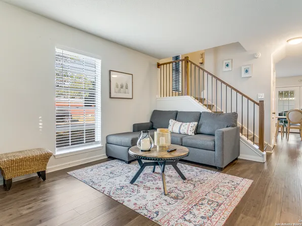 701 Strings Dr BLDG J, San Antonio, TX 78216