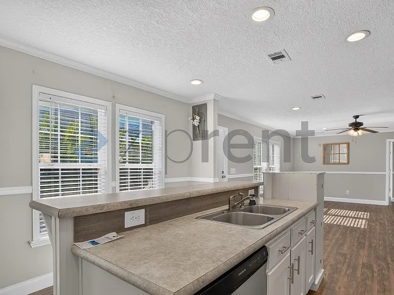 26 Hillandale St — Photo 11