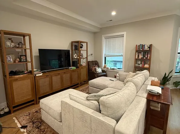 2246 N Kenmore Ave #2S, Chicago, IL 60614