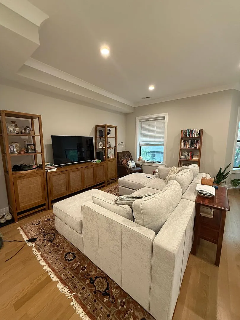Building Photo - Kenmore 2244