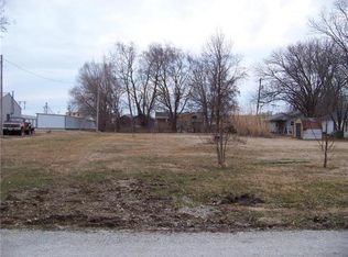 24 E 2nd St, Adrian, MO 64720