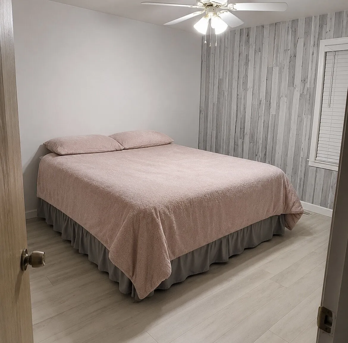 5 bed, 1.5 bath, 1750 sqft, $2,925 — Photo 4