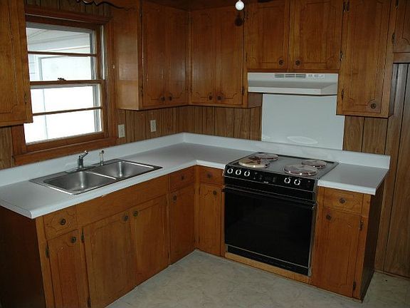 4th image of 136 Christopher St