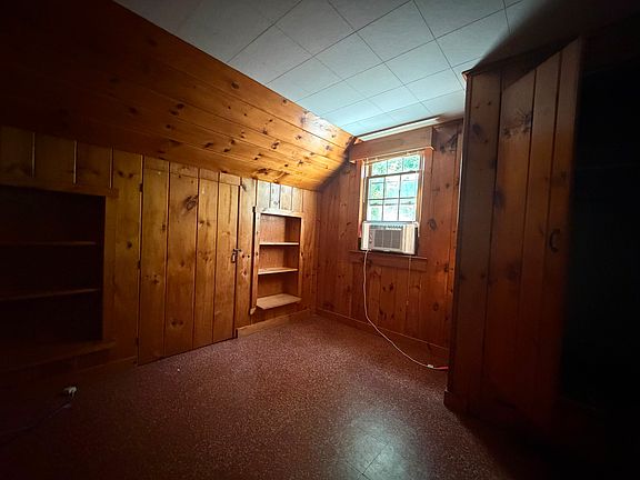 3rd image of 122 Camp Hill Rd