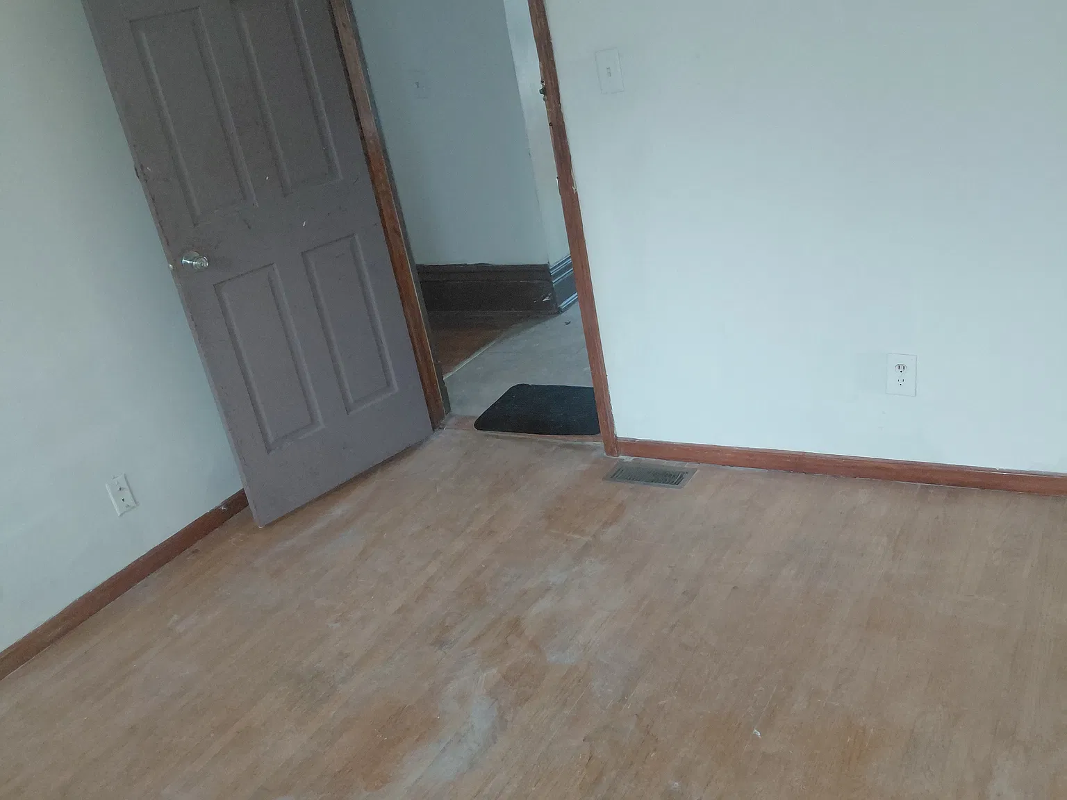 3 bed, 1.0 bath, $1,600 — Photo 3