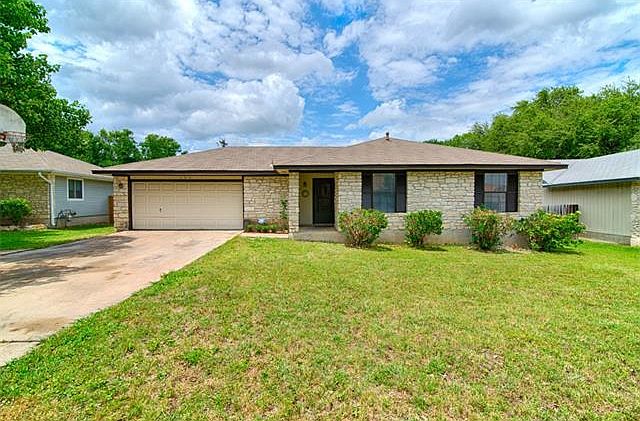 1st image of 304 Meadowcreek Cir