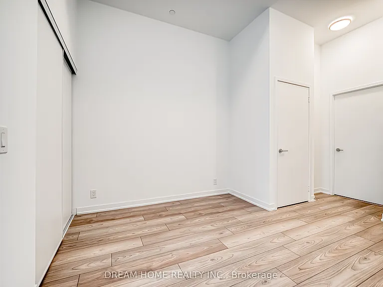 285 Dufferin St #705 — Photo 23