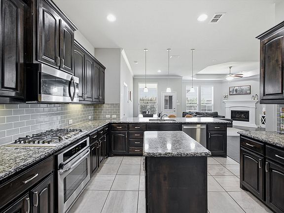 4th image of 5113 Dominica Ln