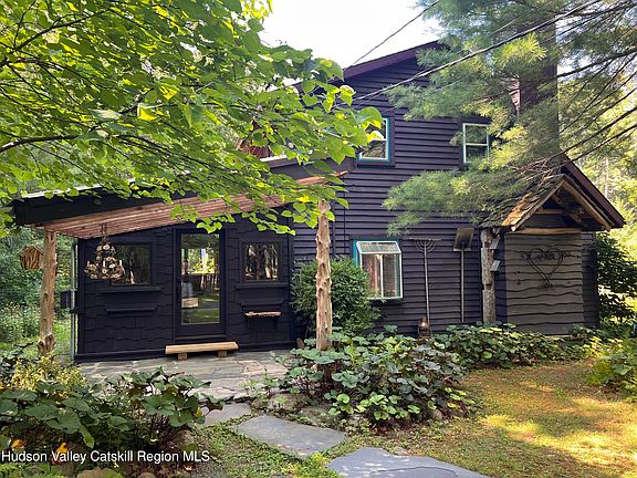3rd image of 323 Beaverkill Road