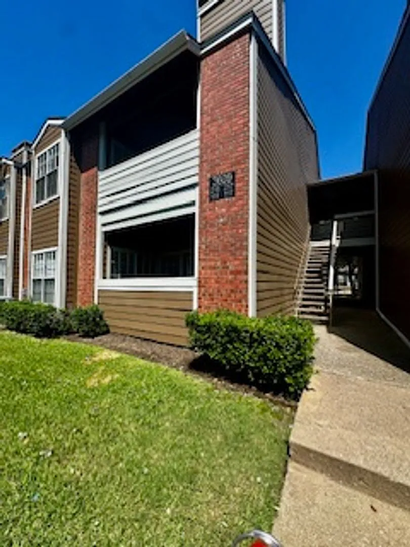 Renovated 2025 just steps away from community pool — Photo 1