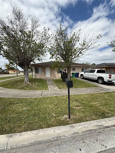 1205 NW 7th Ave Photo 1