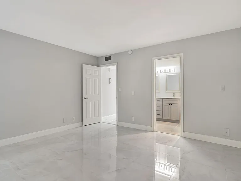 2202 Lucaya Bnd #G2 — Photo 16