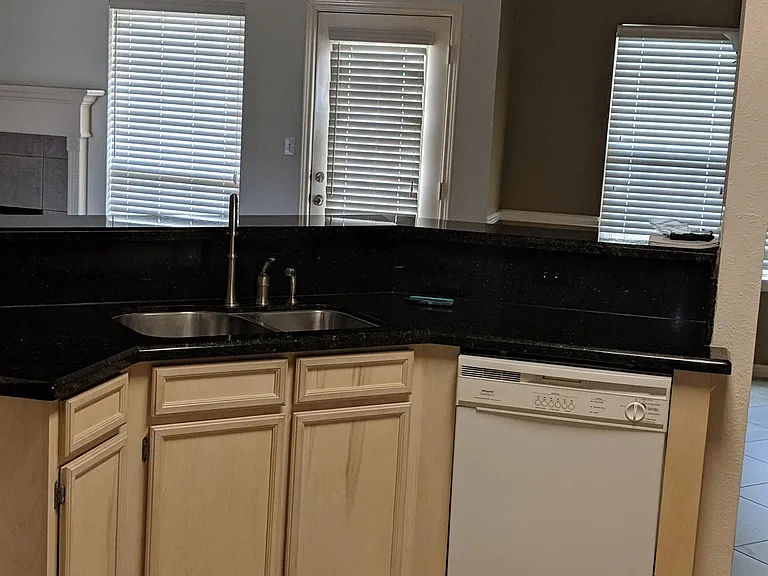 8005 Blue Bonnet Ln — Photo 3