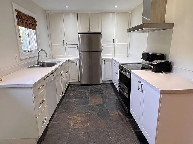 2425 Carlanne Pl #MAIN — Photo 13