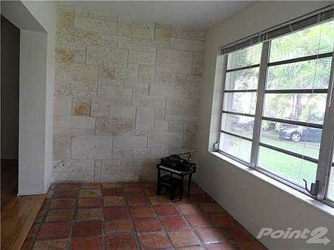 4th image of 456 De Leon Dr