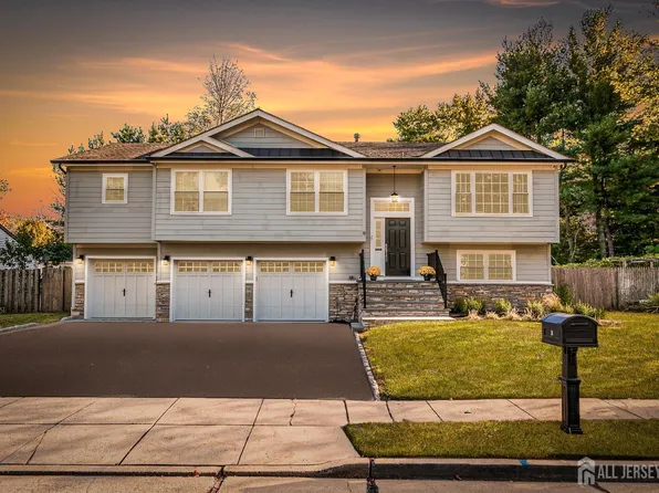9 Westwood Cir, Edison, NJ 08820