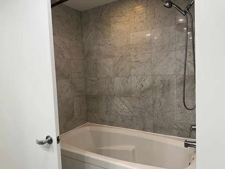240 E Illinois St #1409 — Photo 10