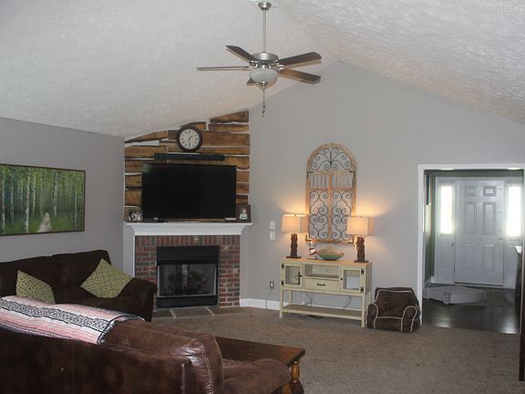 3rd image of 1123 Legend Creek Dr