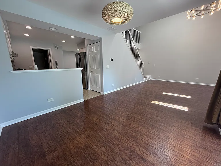 884 Dandridge Ct — Photo 3