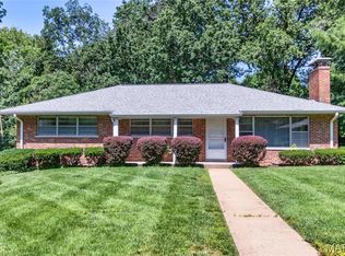 3 Creekside Ln, Saint Louis, MO 63141