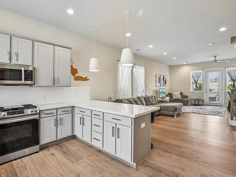 6314 Chelsea Falls Ln — Photo 3