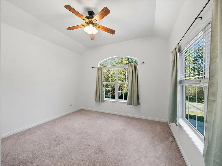110 Lords Cir — Photo 18