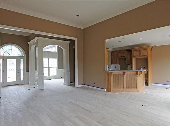 5th image of 1 Fieldcrest Dr #1