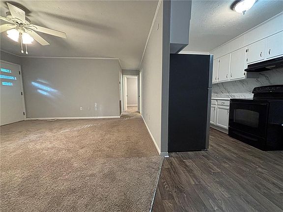 2nd image of 3211 Country Ln