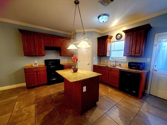 3rd image of 1720 Mignonette Ln #I